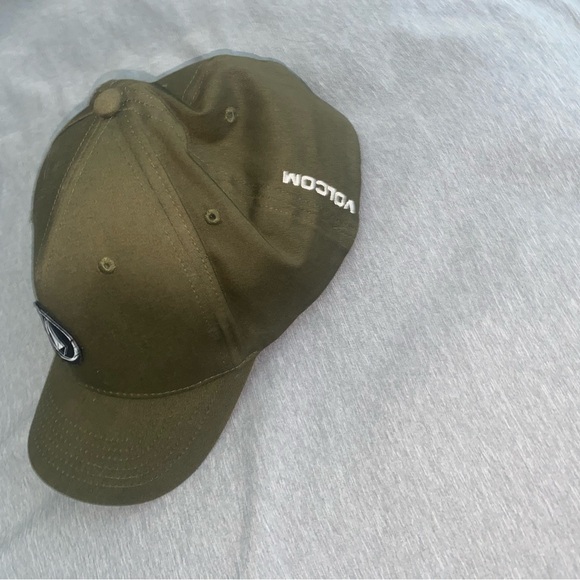 Volcom Flex Fit Hat - Picture 2 of 4